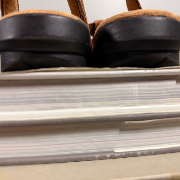 Array Women’s Size 8.5 Tan Woven Leather Sandals - Picture 13 of 13